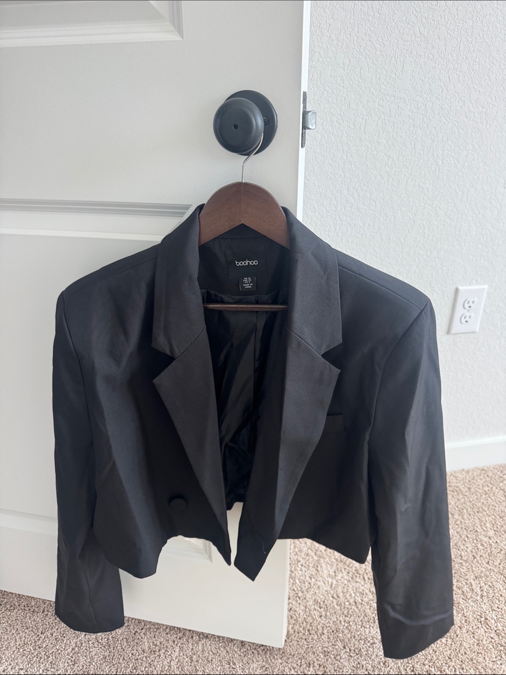 boohoo Black Cropped Blazer Jacket - Classic Notch Lapel